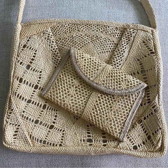 Tan Woven Straw Shoulder Bag With Wallet - Picture 4 of 6